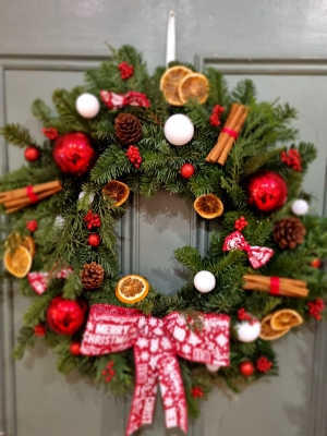 Jolly reds Christmas wreath